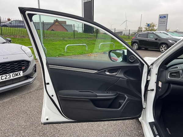 Used Honda Civic 2018 for sale - 76272525: Photo 30