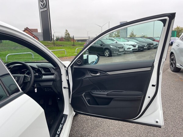 Used Honda Civic 2018 for sale - 76272525: Photo 40