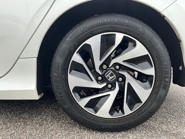 Used Honda Civic 2018 for sale - 76272525: Photo 8