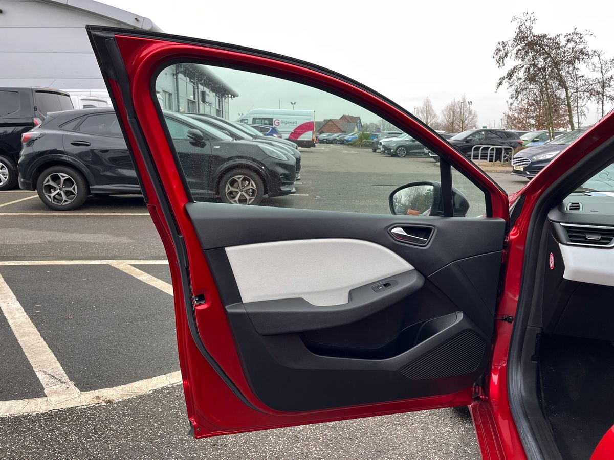 Used Renault Clio 2023 for sale - 77033804: Photo 30