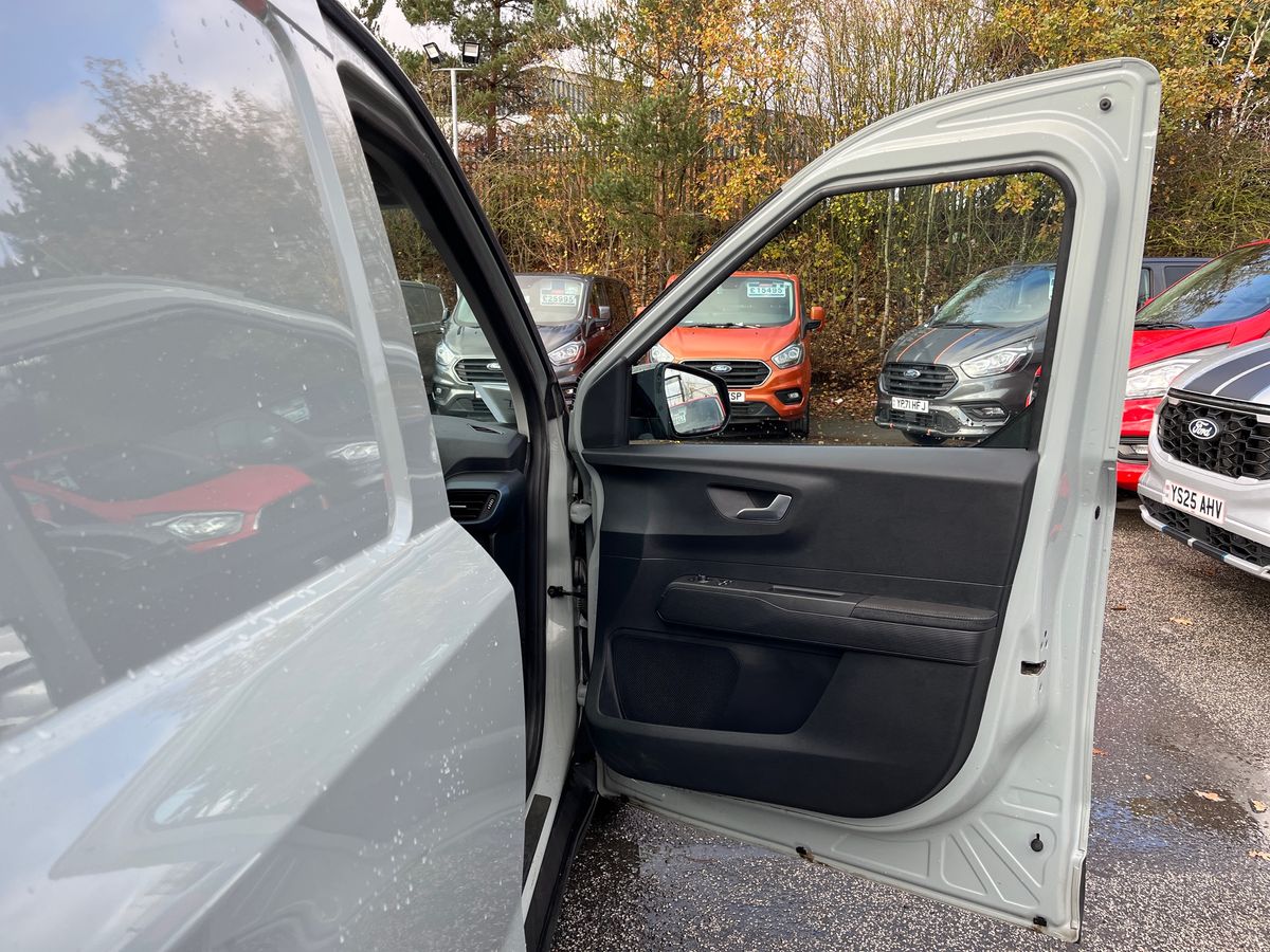 Used Ford Transit Courier 2024 for sale - 76611847: Photo 39