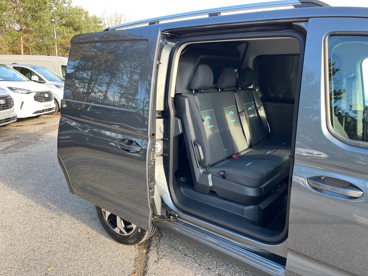 Used Ford Transit Connect 2025 for sale - 76650623: Photo 25