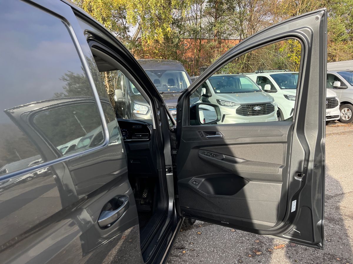 Used Ford Transit Connect 2025 for sale - 76650623: Photo 42