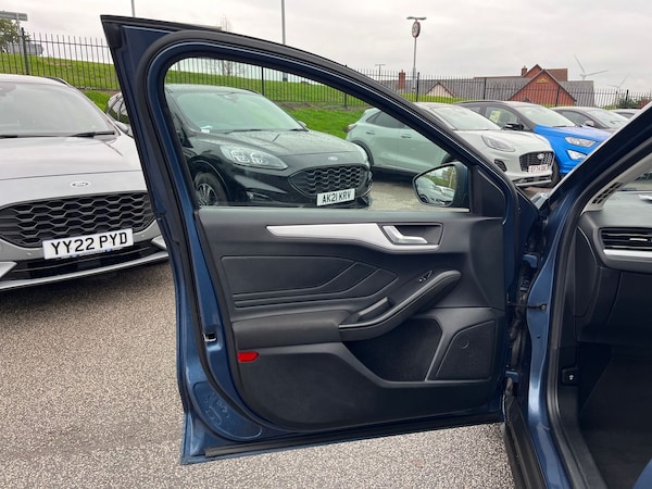 Used Ford Focus 2020 for sale - 76142122: Photo 35