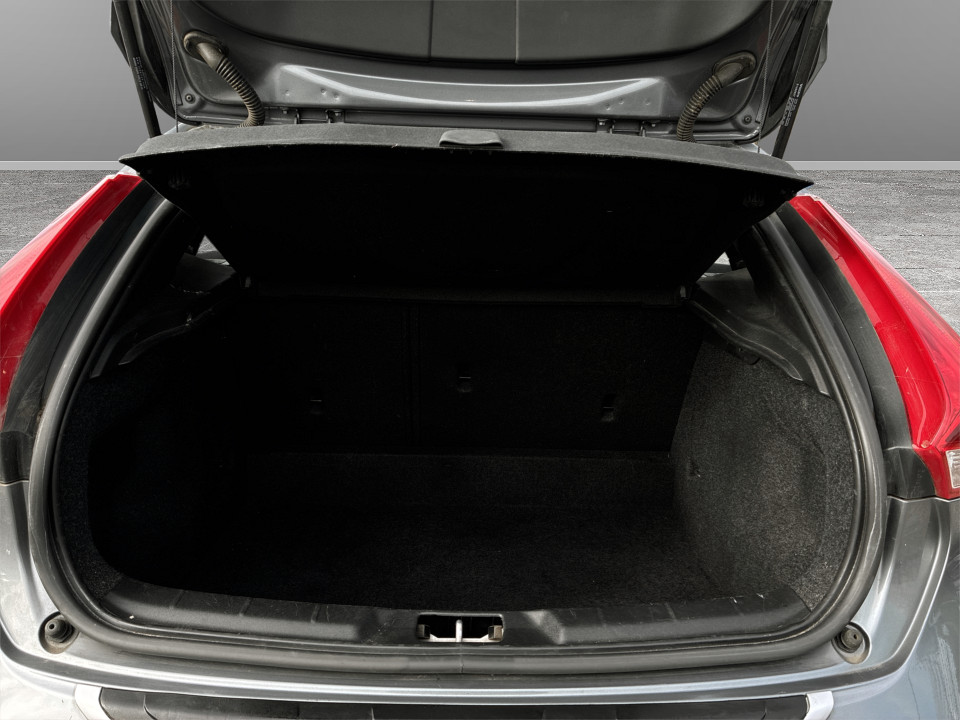 Used Volvo V40 2018 for sale - 78043389: Photo 12