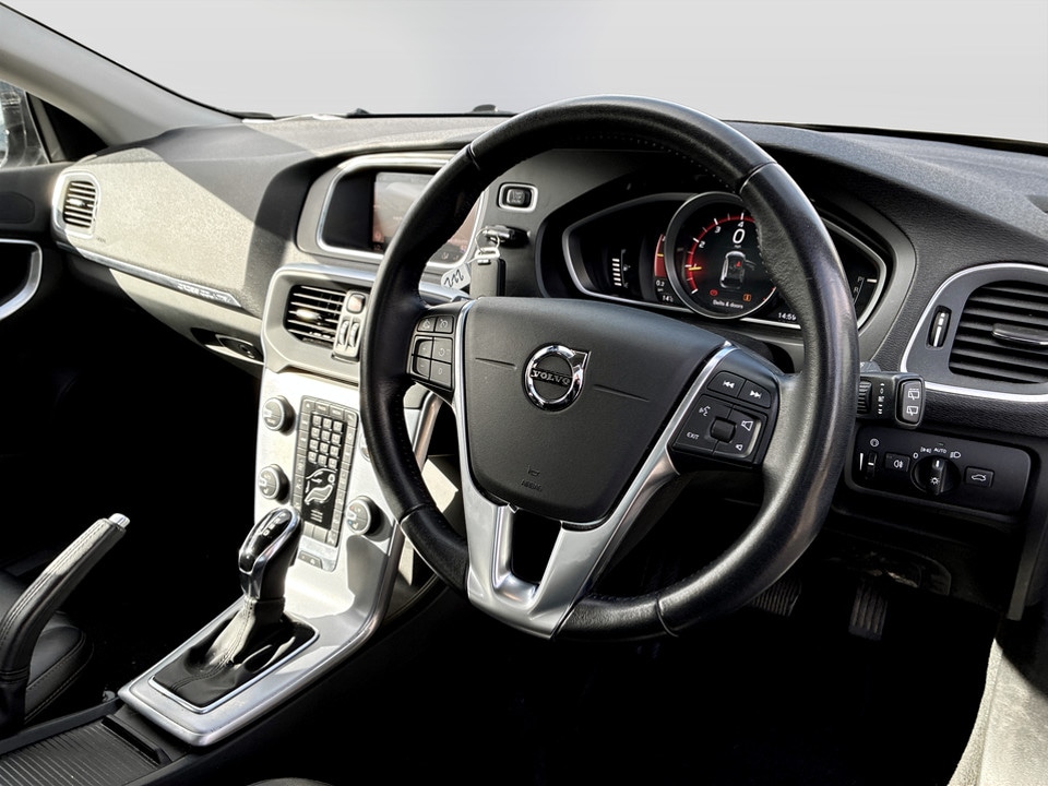 Used Volvo V40 2018 for sale - 78043389: Photo 23