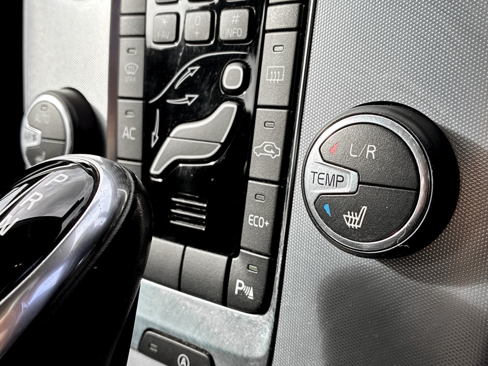 Used Volvo V40 2018 for sale - 78043389: Photo 32