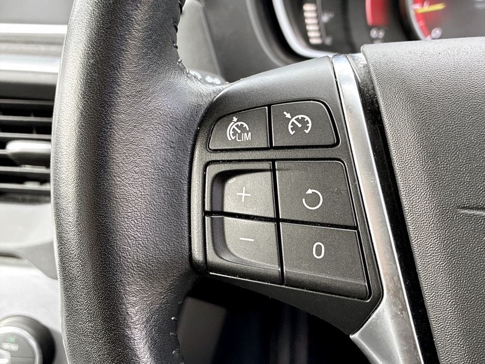 Used Volvo V40 2018 for sale - 78043389: Photo 33