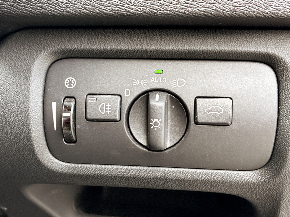 Used Volvo V40 2018 for sale - 78043389: Photo 37