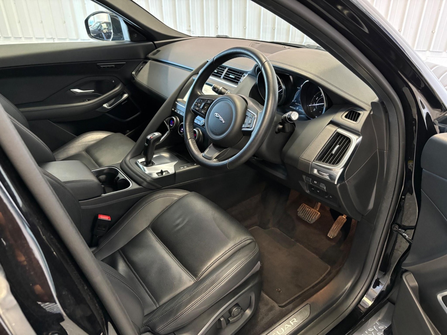 Used Jaguar E-Pace 2020 for sale - 76753323: Photo 12