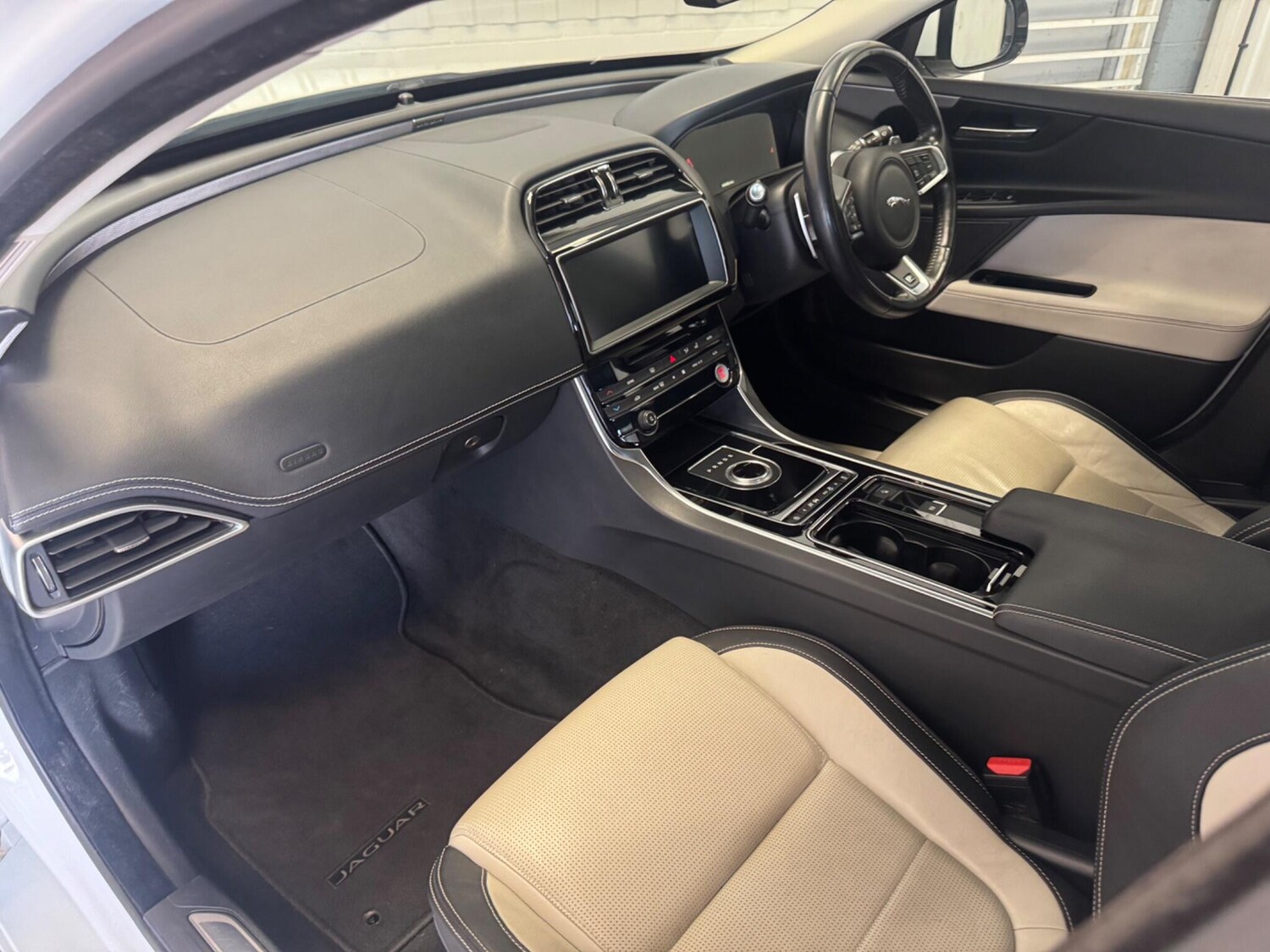 Used Jaguar XE 2018 for sale - 78171085: Photo 19