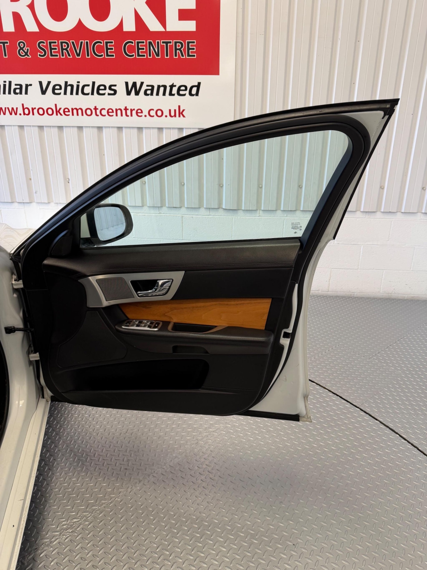 Used Jaguar XF 2012 for sale - 77738257: Photo 16