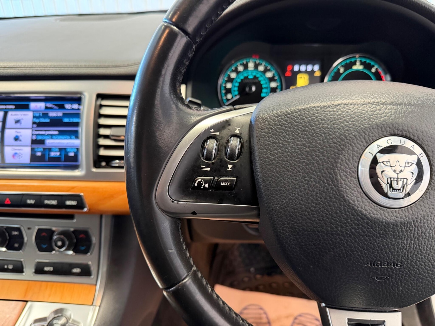 Used Jaguar XF 2012 for sale - 77738257: Photo 19