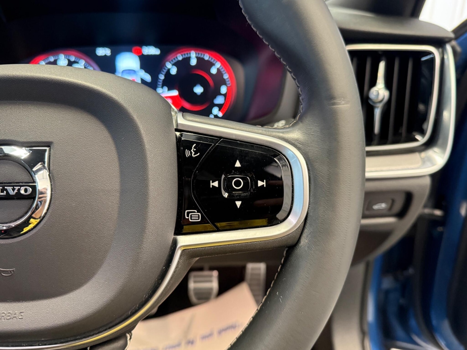 Used Volvo V60 2019 for sale - 76121421: Photo 24