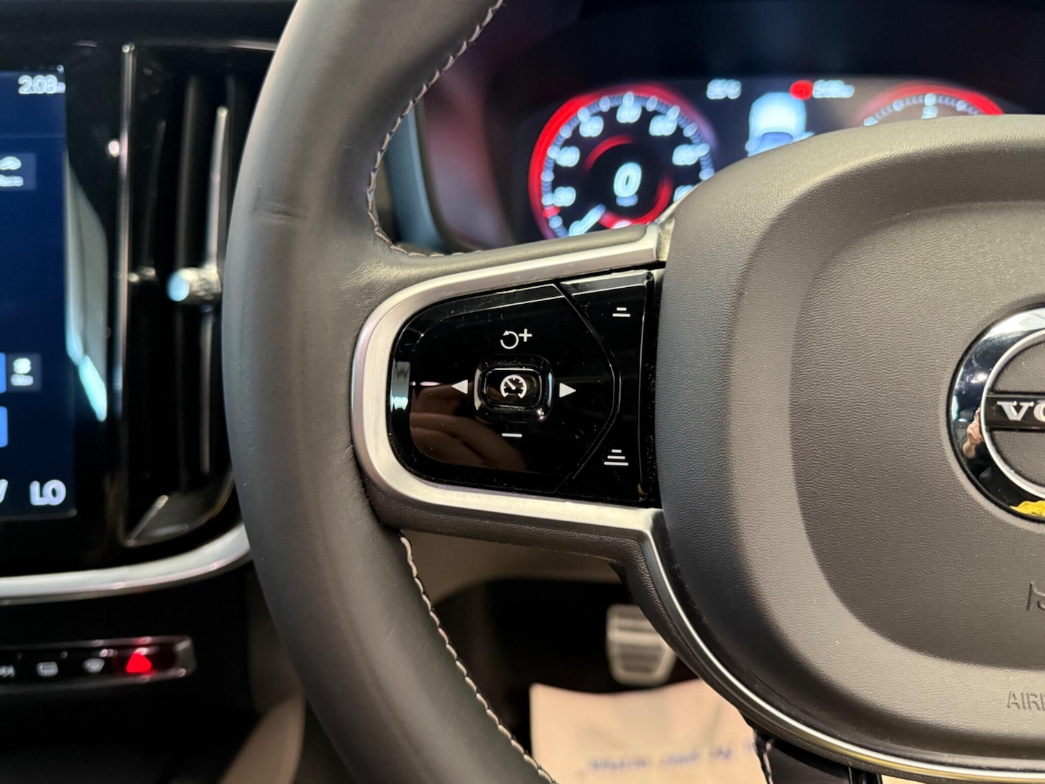 Used Volvo V60 2019 for sale - 76121421: Photo 25