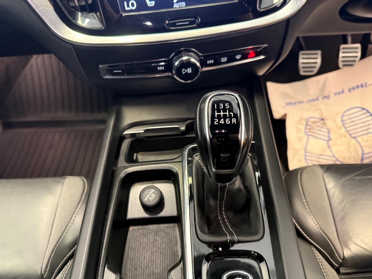 Used Volvo V60 2019 for sale - 76121421: Photo 29