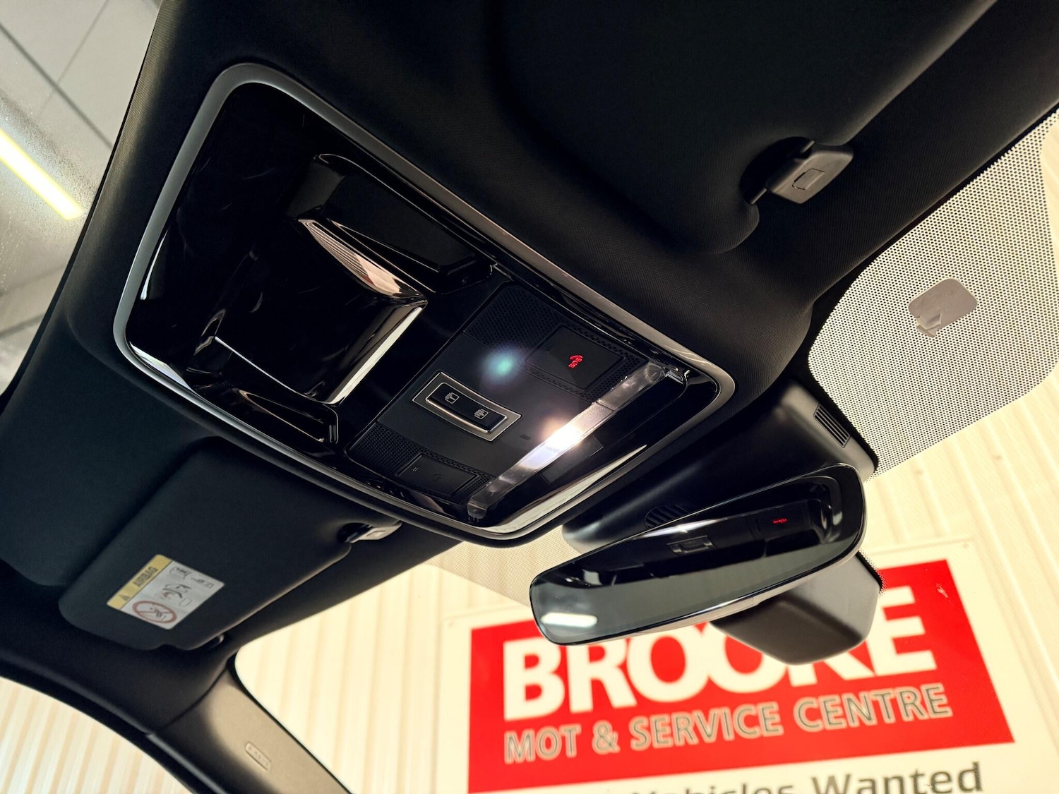 Used Land Rover Range Rover Velar 2017 for sale - 76612976: Photo 32