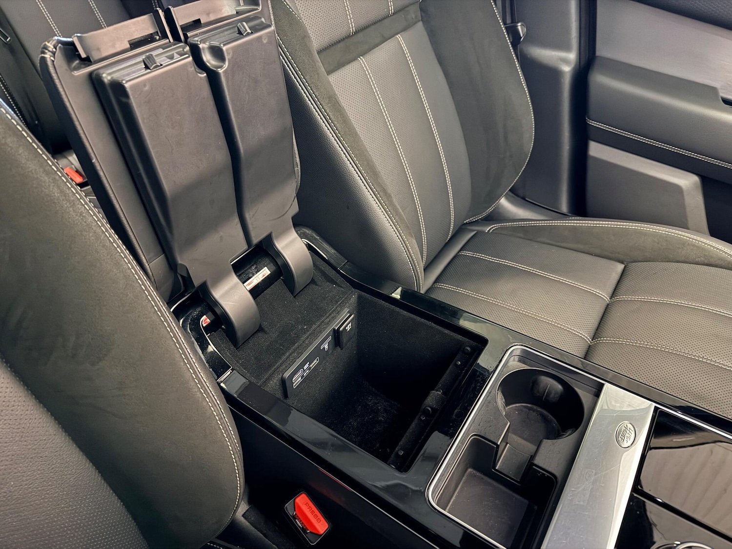 Used Land Rover Range Rover Velar 2017 for sale - 76612976: Photo 33