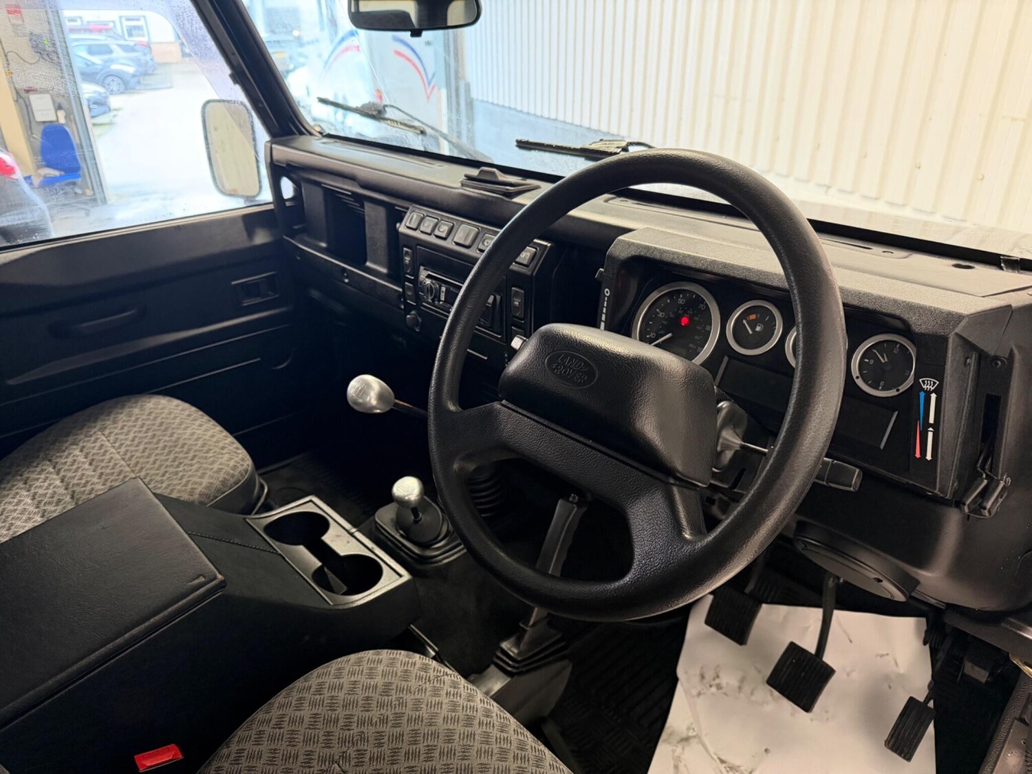 Used Land Rover Defender 90 for sale - 77510220: Photo 16