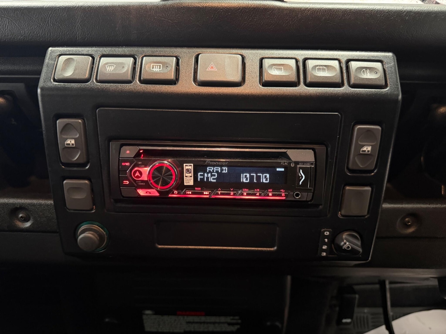 Used Land Rover Defender 90 for sale - 77510220: Photo 23