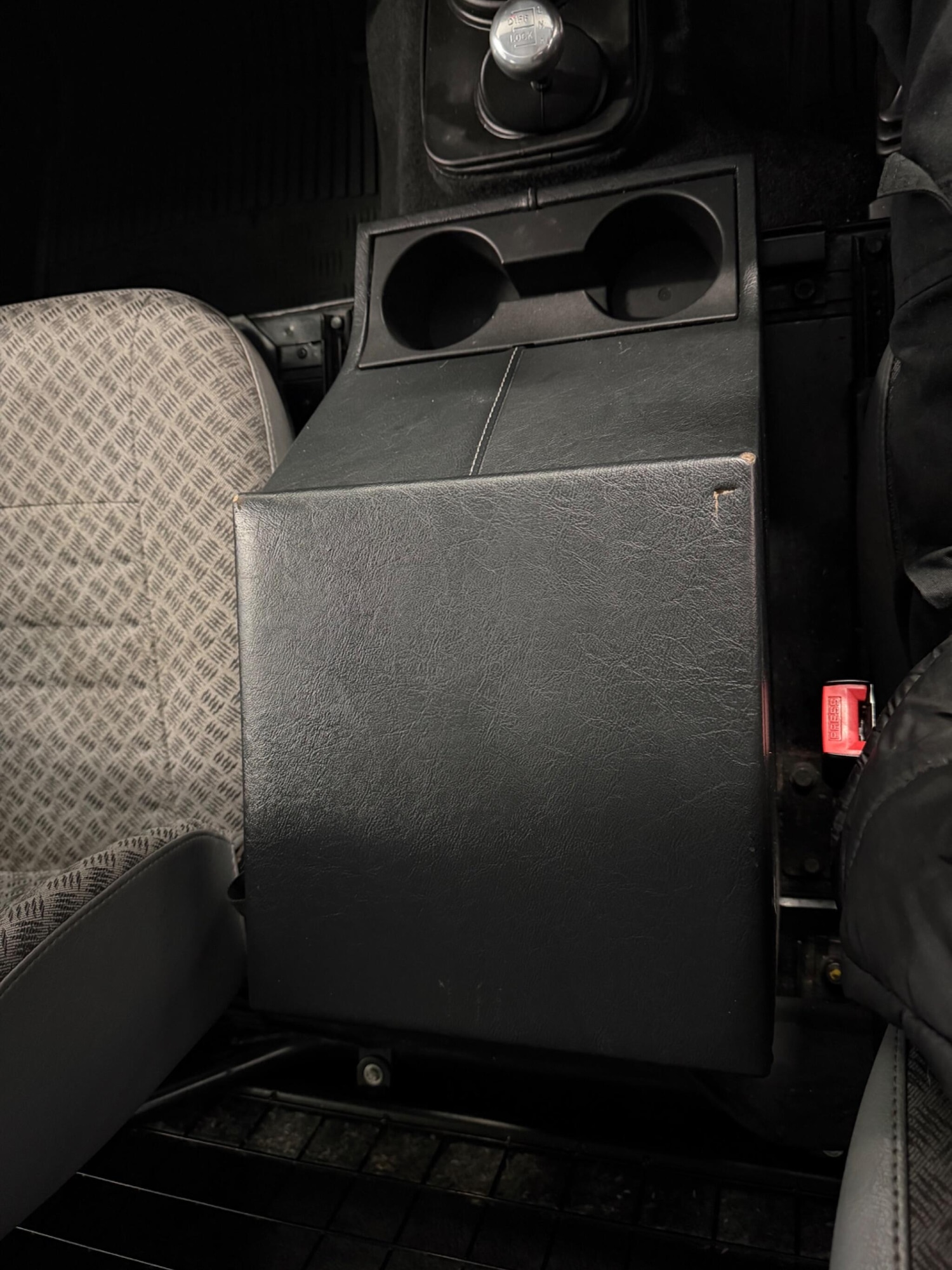 Used Land Rover Defender 90 for sale - 77510220: Photo 25