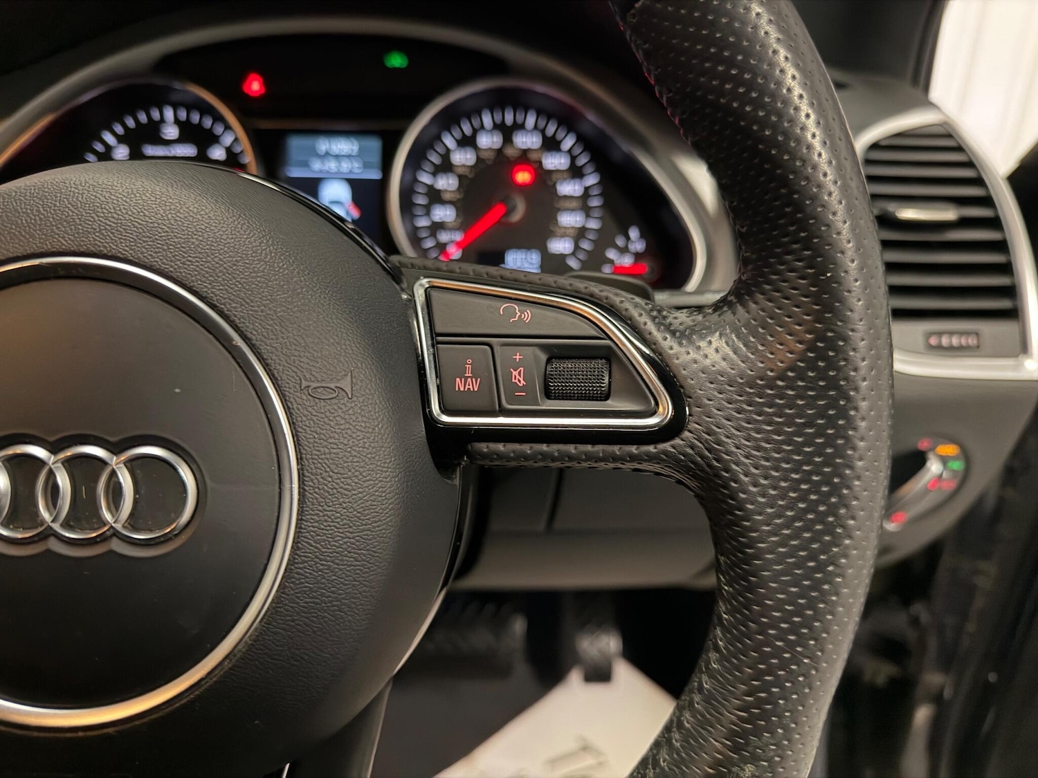 Used Audi Q7 2013 for sale - 76688599: Photo 27