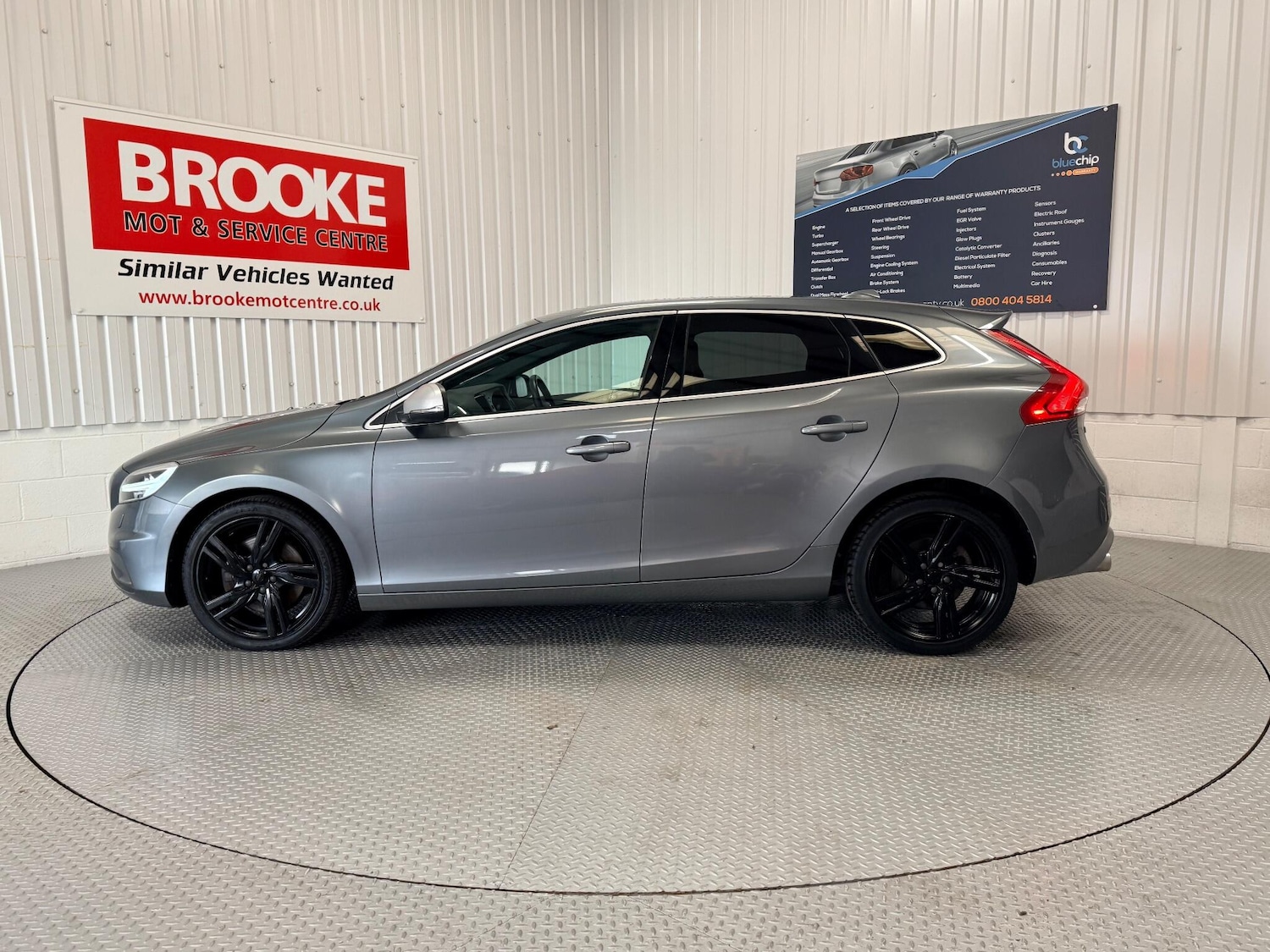 Used Volvo V40 2018 for sale - 76633705: Photo 10