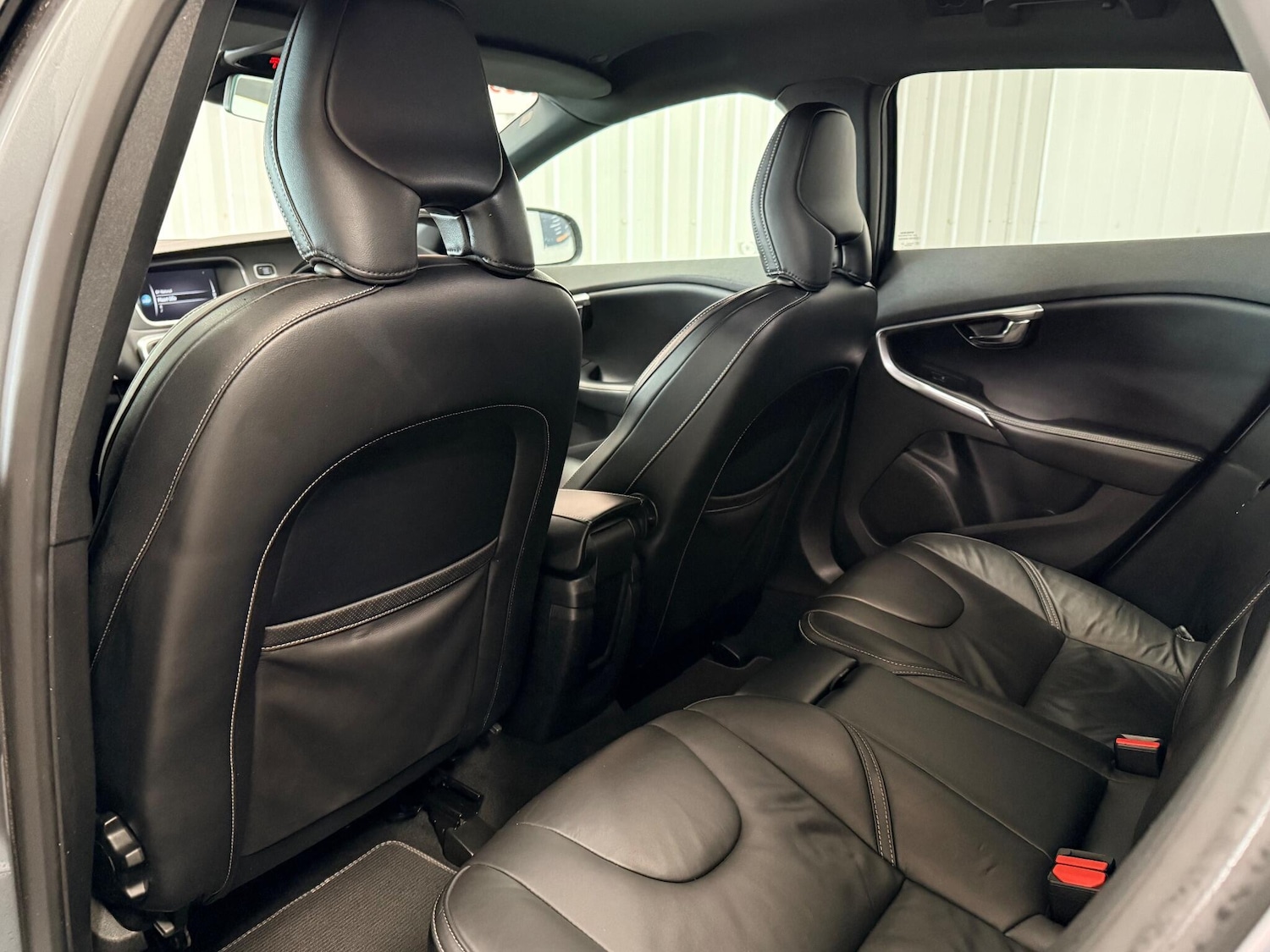 Used Volvo V40 2018 for sale - 76633705: Photo 12