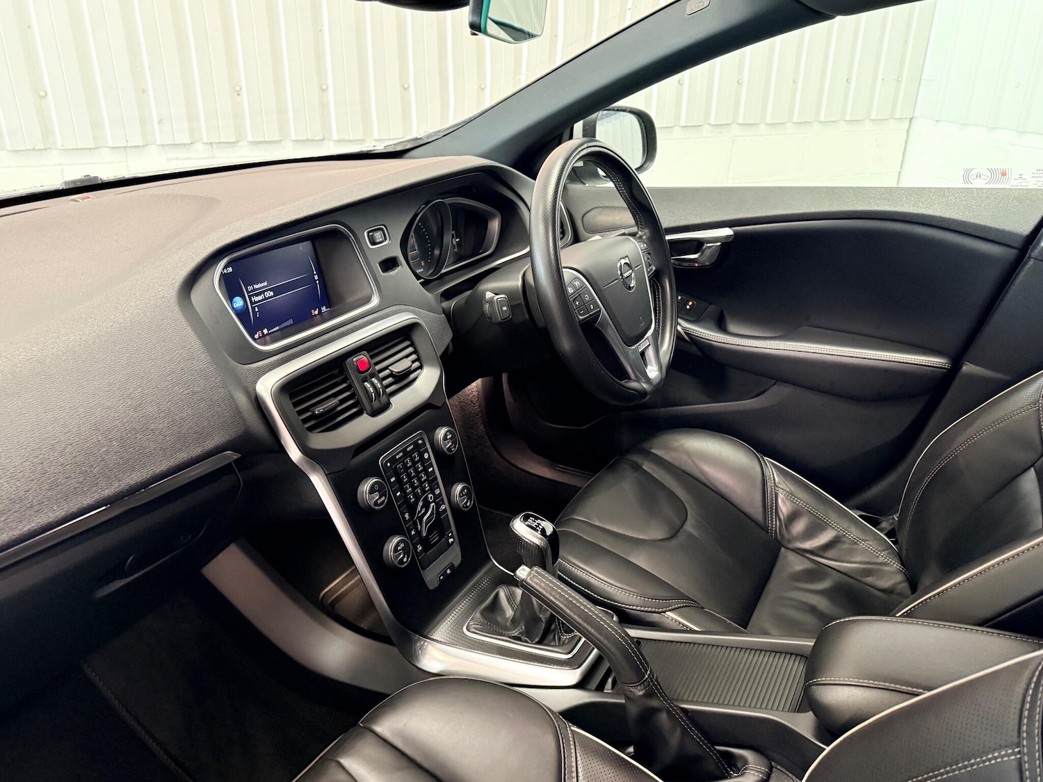 Used Volvo V40 2018 for sale - 76633705: Photo 13