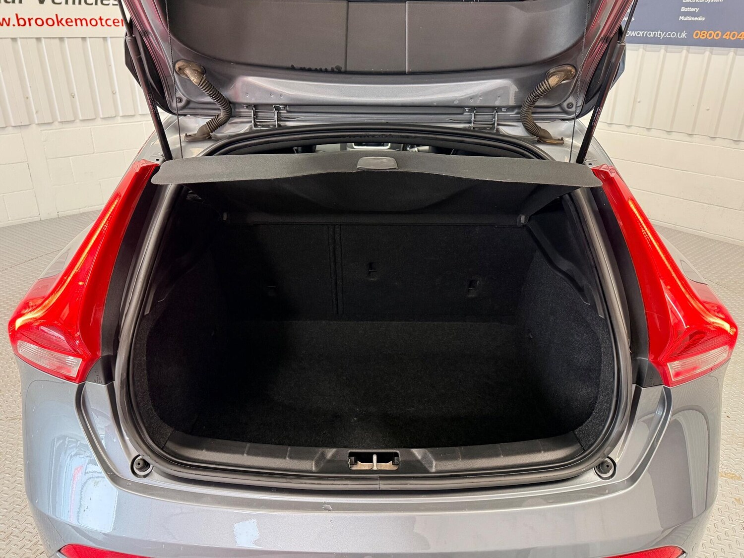 Used Volvo V40 2018 for sale - 76633705: Photo 16