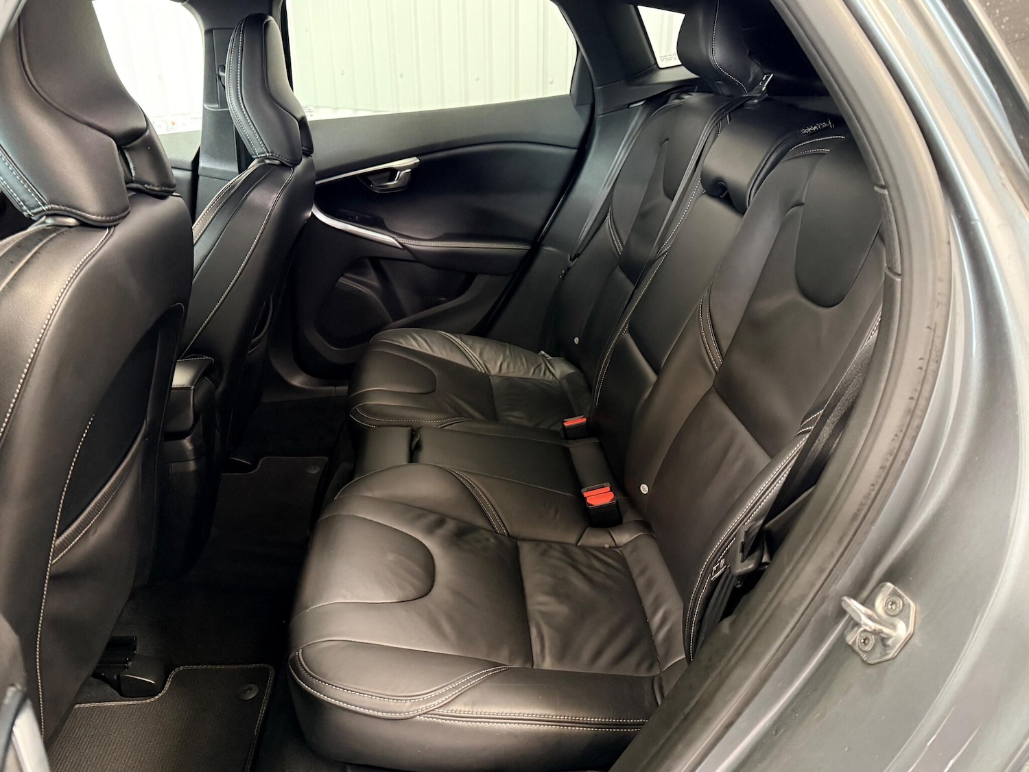 Used Volvo V40 2018 for sale - 76633705: Photo 17