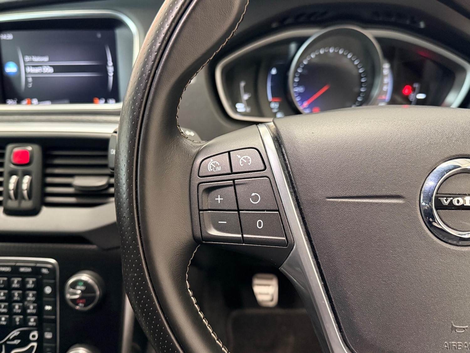 Used Volvo V40 2018 for sale - 76633705: Photo 21