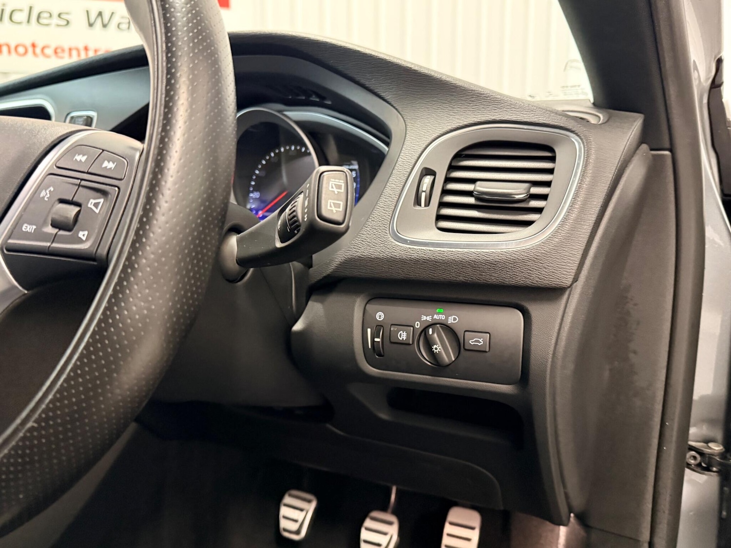 Used Volvo V40 2018 for sale - 76633705: Photo 24