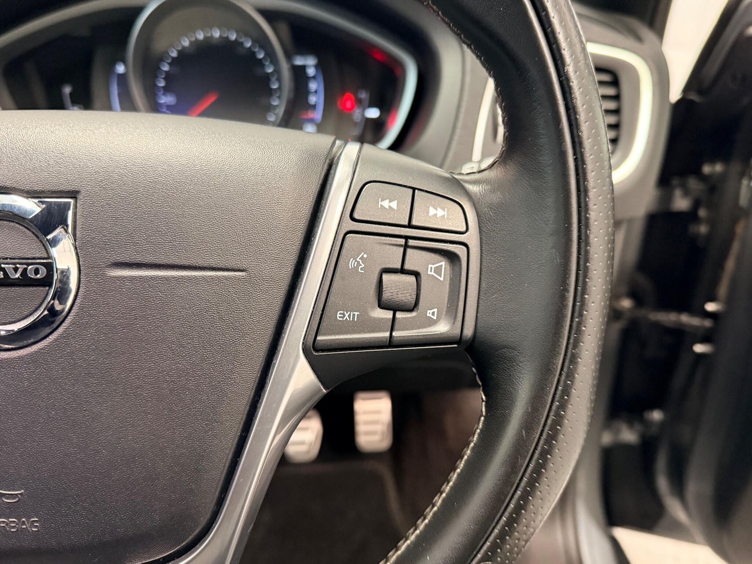 Used Volvo V40 2018 for sale - 76633705: Photo 26