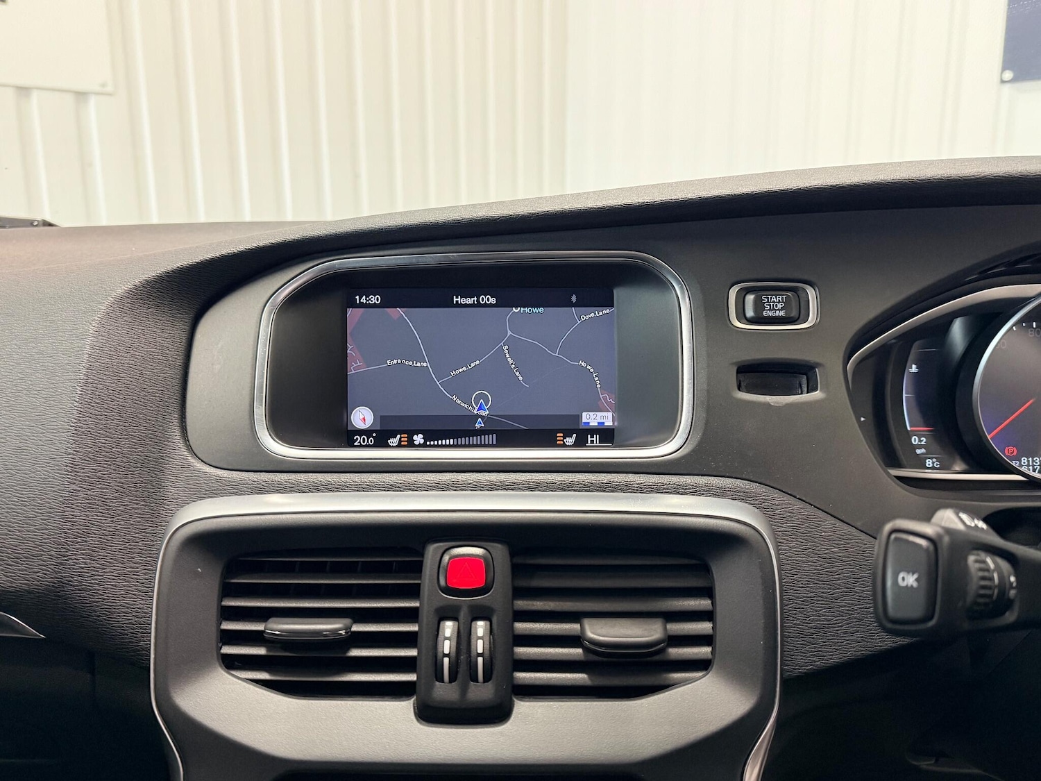 Used Volvo V40 2018 for sale - 76633705: Photo 28