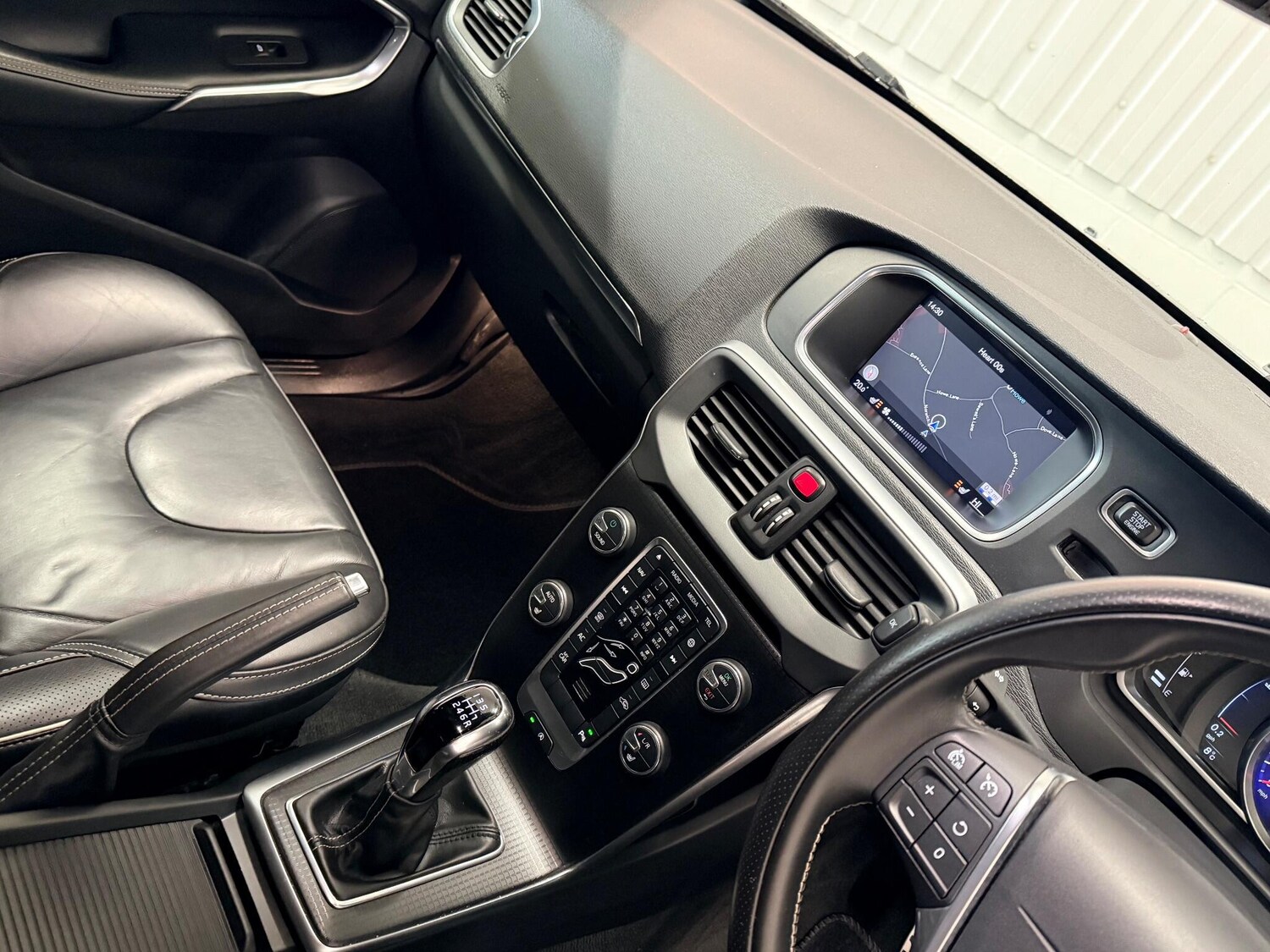 Used Volvo V40 2018 for sale - 76633705: Photo 29