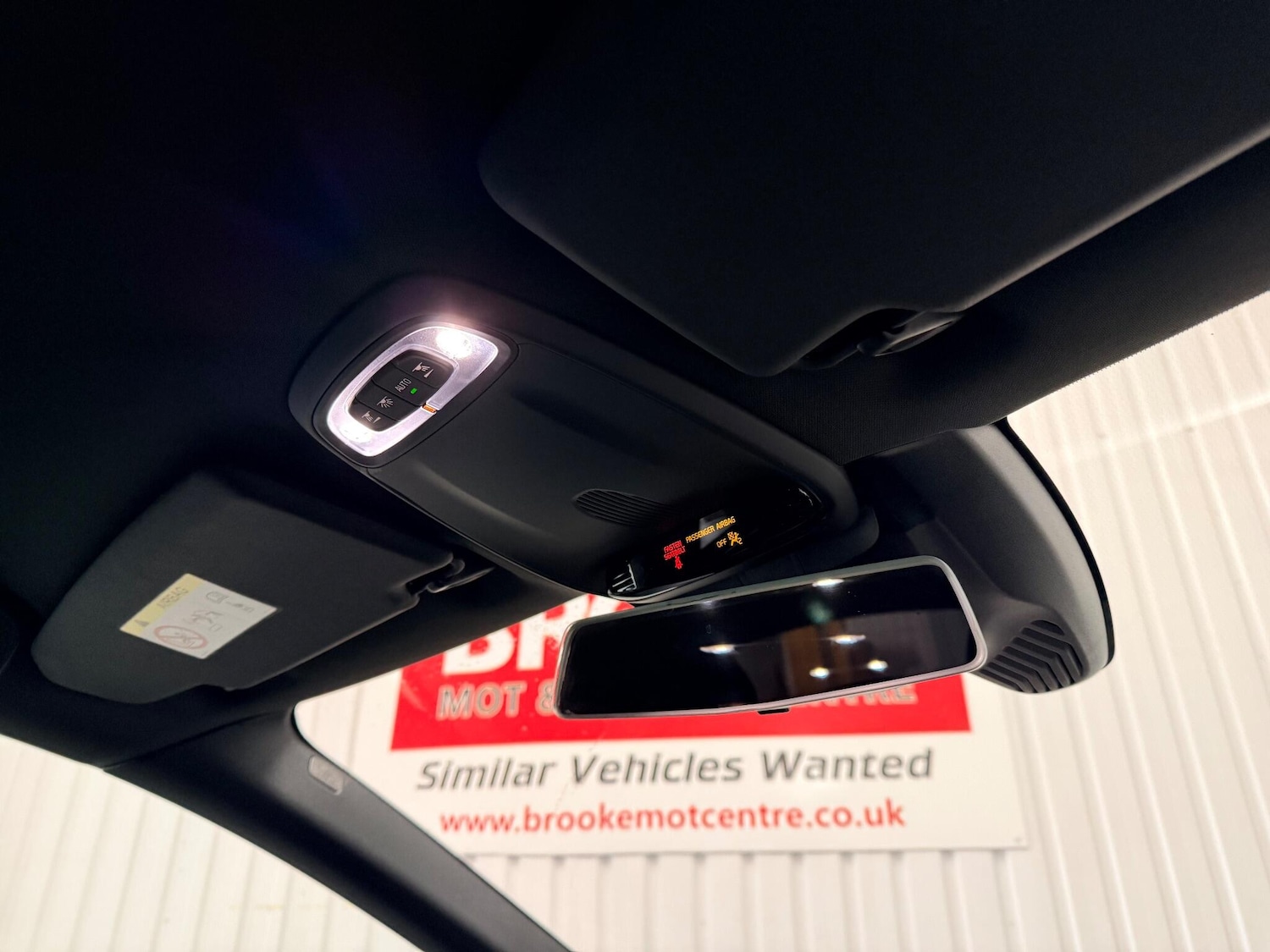 Used Volvo V40 2018 for sale - 76633705: Photo 32