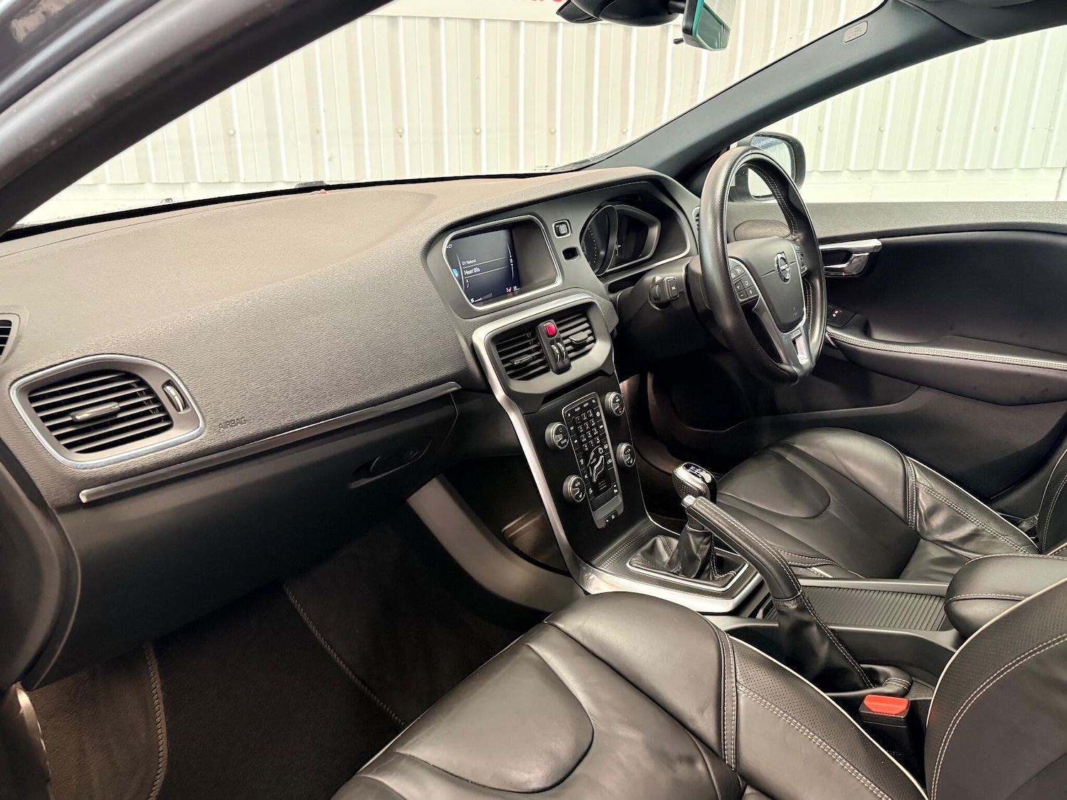 Used Volvo V40 2018 for sale - 76633705: Photo 9