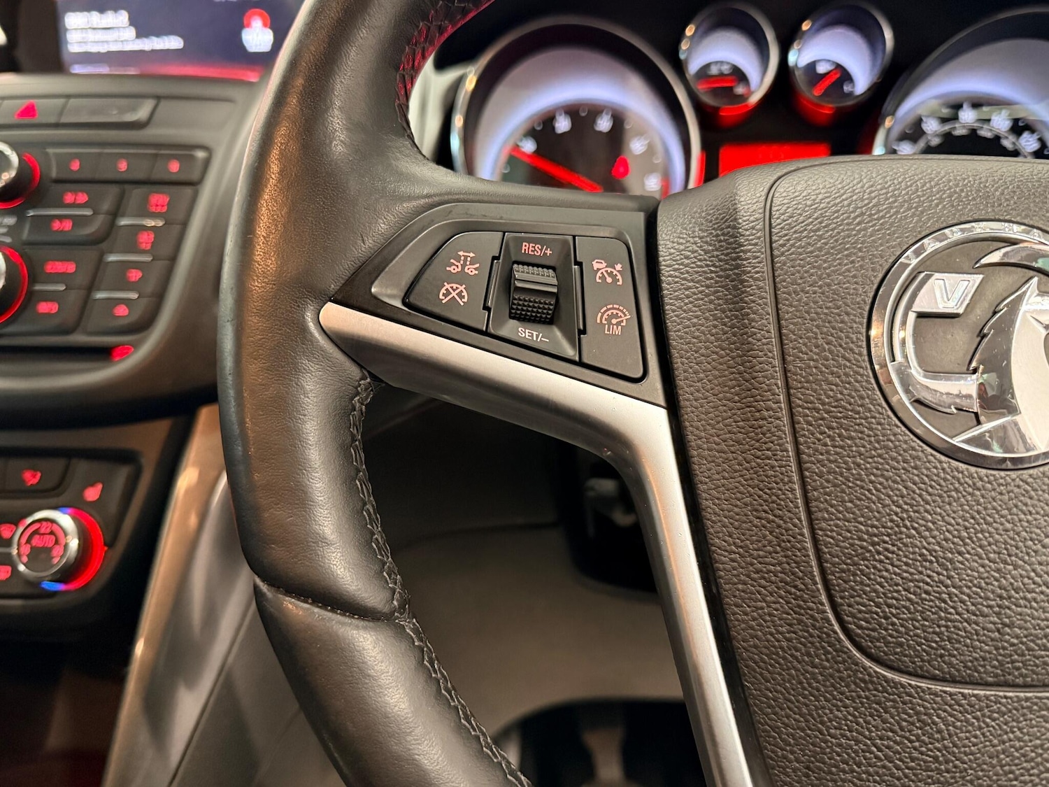 Used Vauxhall Zafira 2015 for sale - 77722736: Photo 28