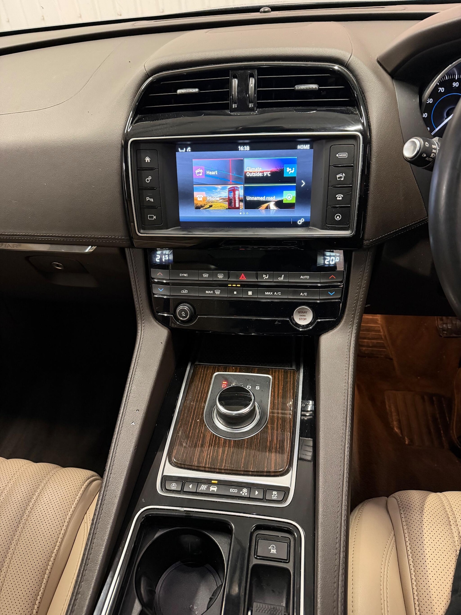 Used Jaguar F-Pace 2017 for sale - 76584237: Photo 24