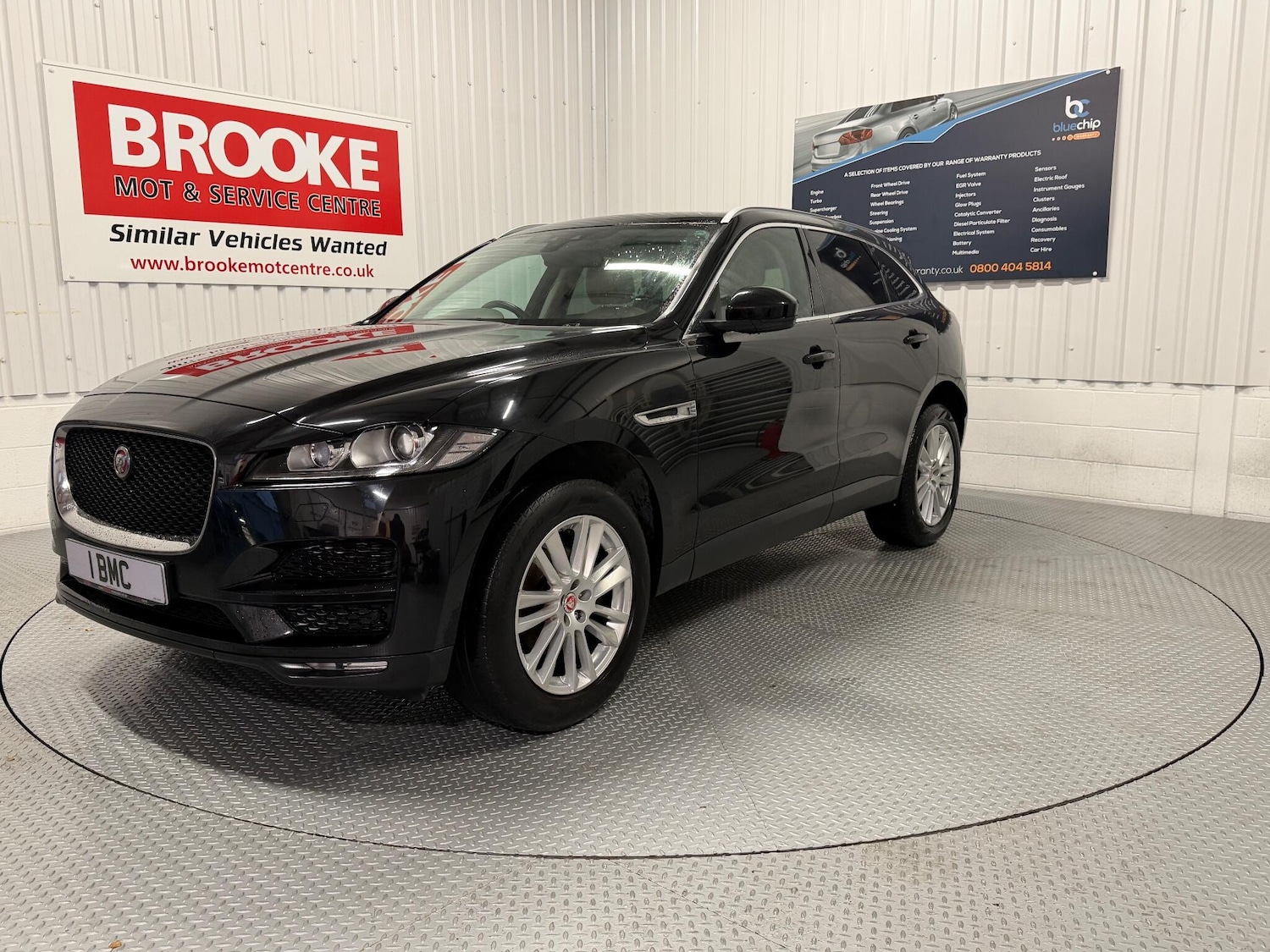 Used Jaguar F-Pace 2017 for sale - 76584237: Photo 8