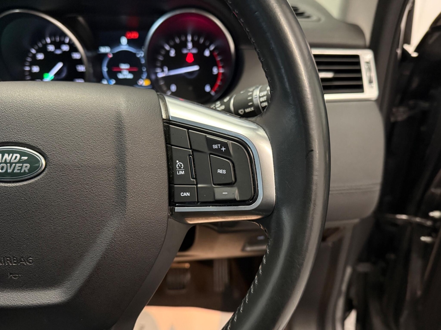 Used Land Rover Discovery Sport 2017 for sale - 76388512: Photo 28