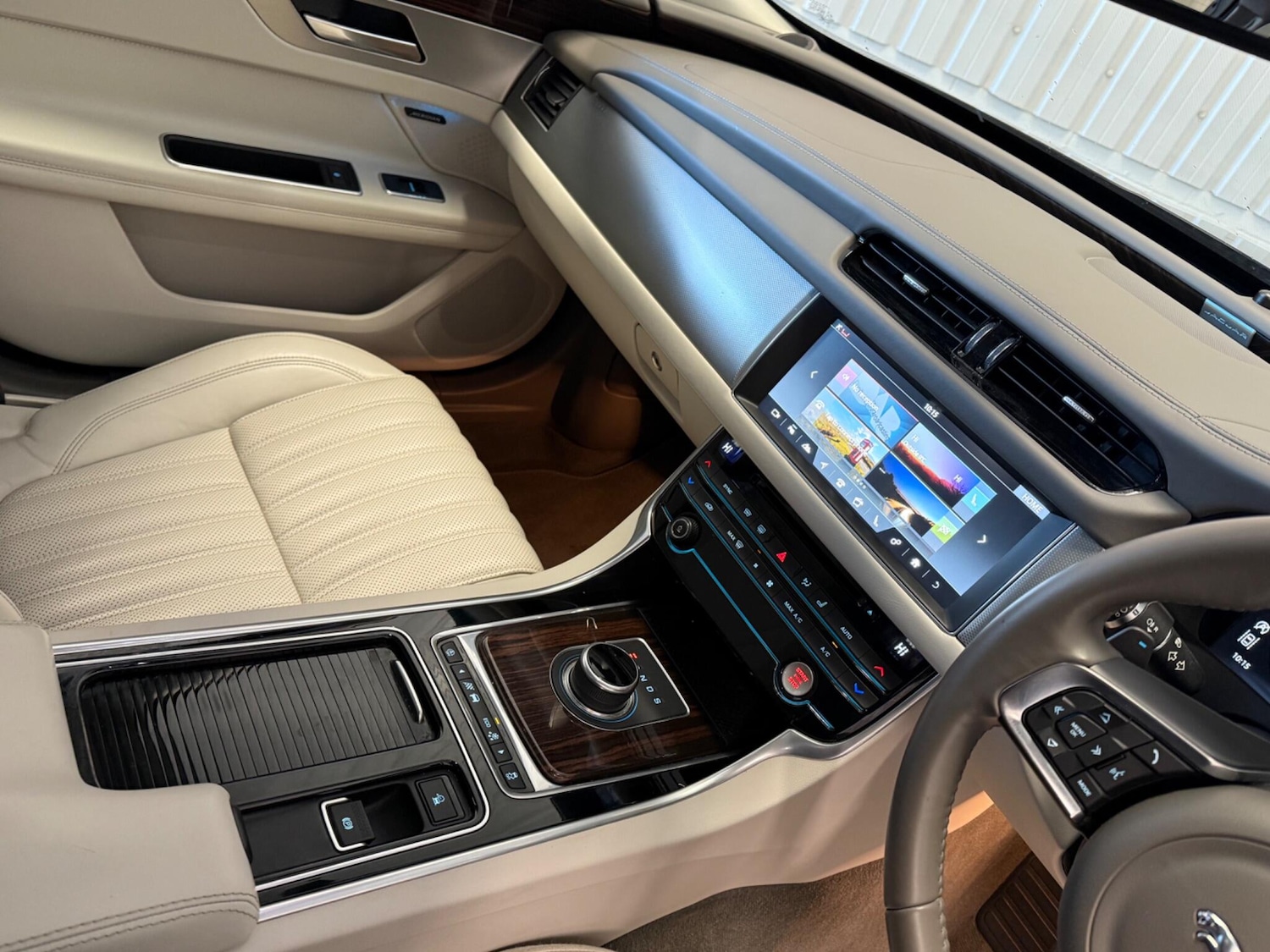 Used Jaguar XF 2018 for sale - 76349134: Photo 29