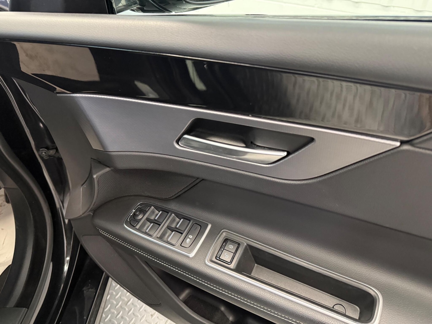 Used Jaguar XF 2019 for sale - 76137500: Photo 18