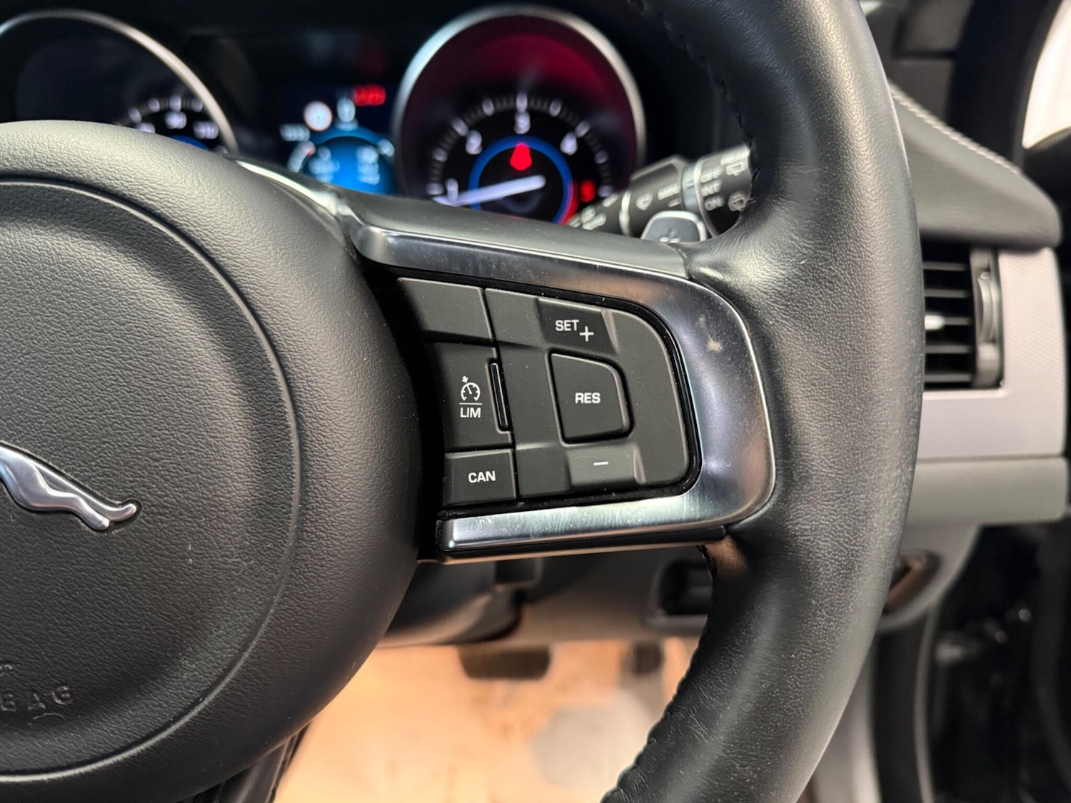 Used Jaguar XF 2019 for sale - 76137500: Photo 21