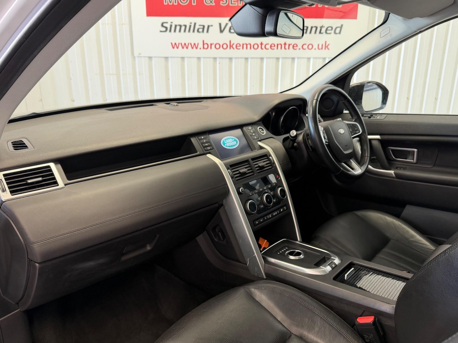 Used Land Rover Discovery Sport 2017 for sale - 76032309: Photo 11