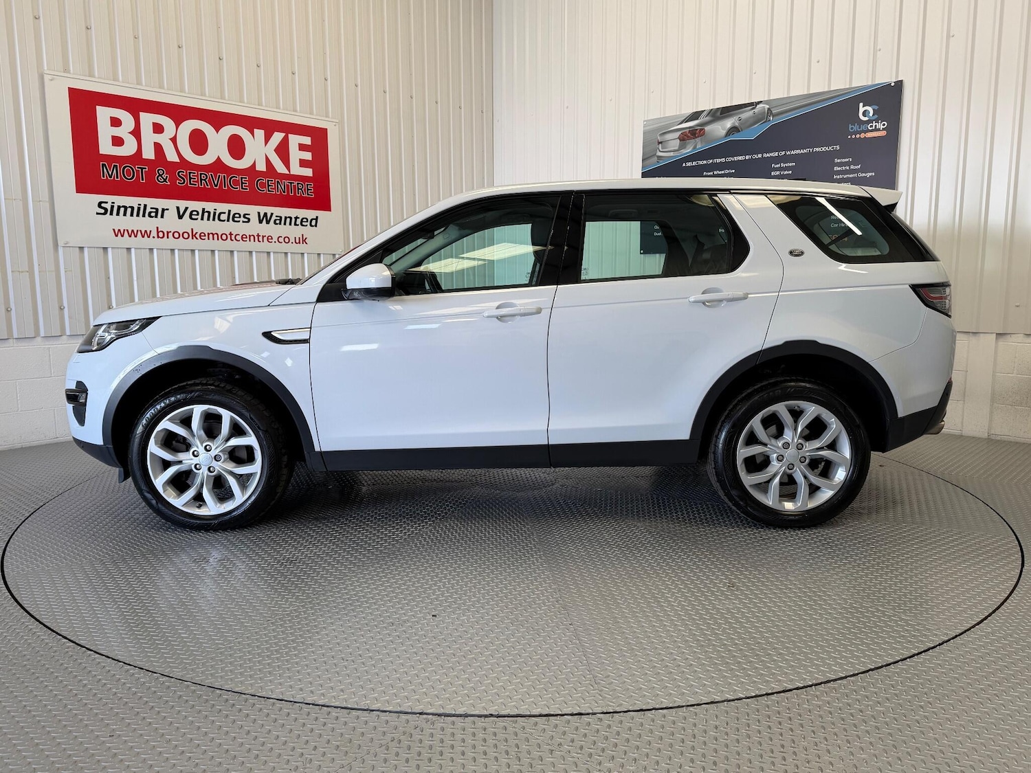 Used Land Rover Discovery Sport 2017 for sale - 76032309: Photo 12