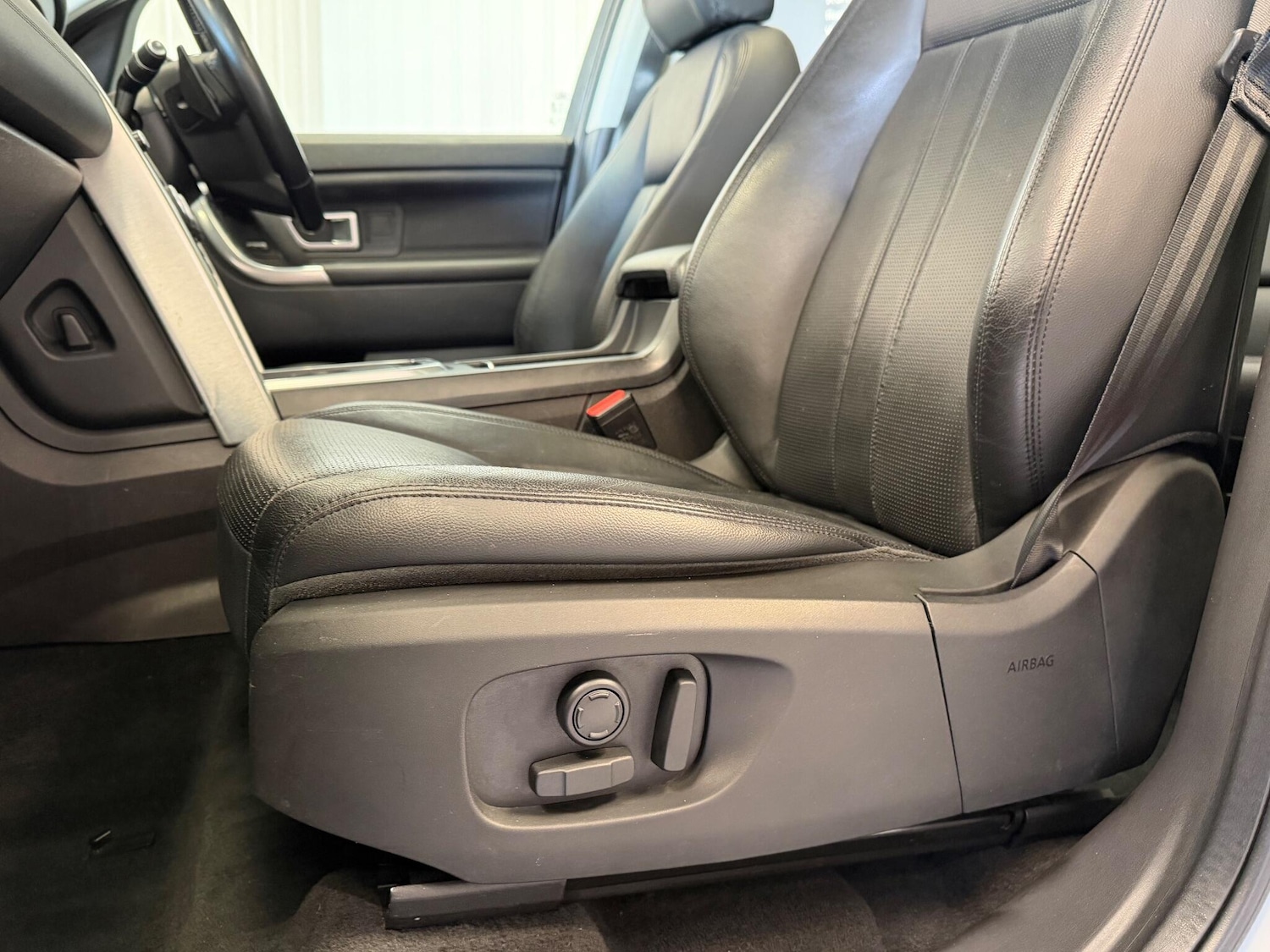 Used Land Rover Discovery Sport 2017 for sale - 76032309: Photo 14