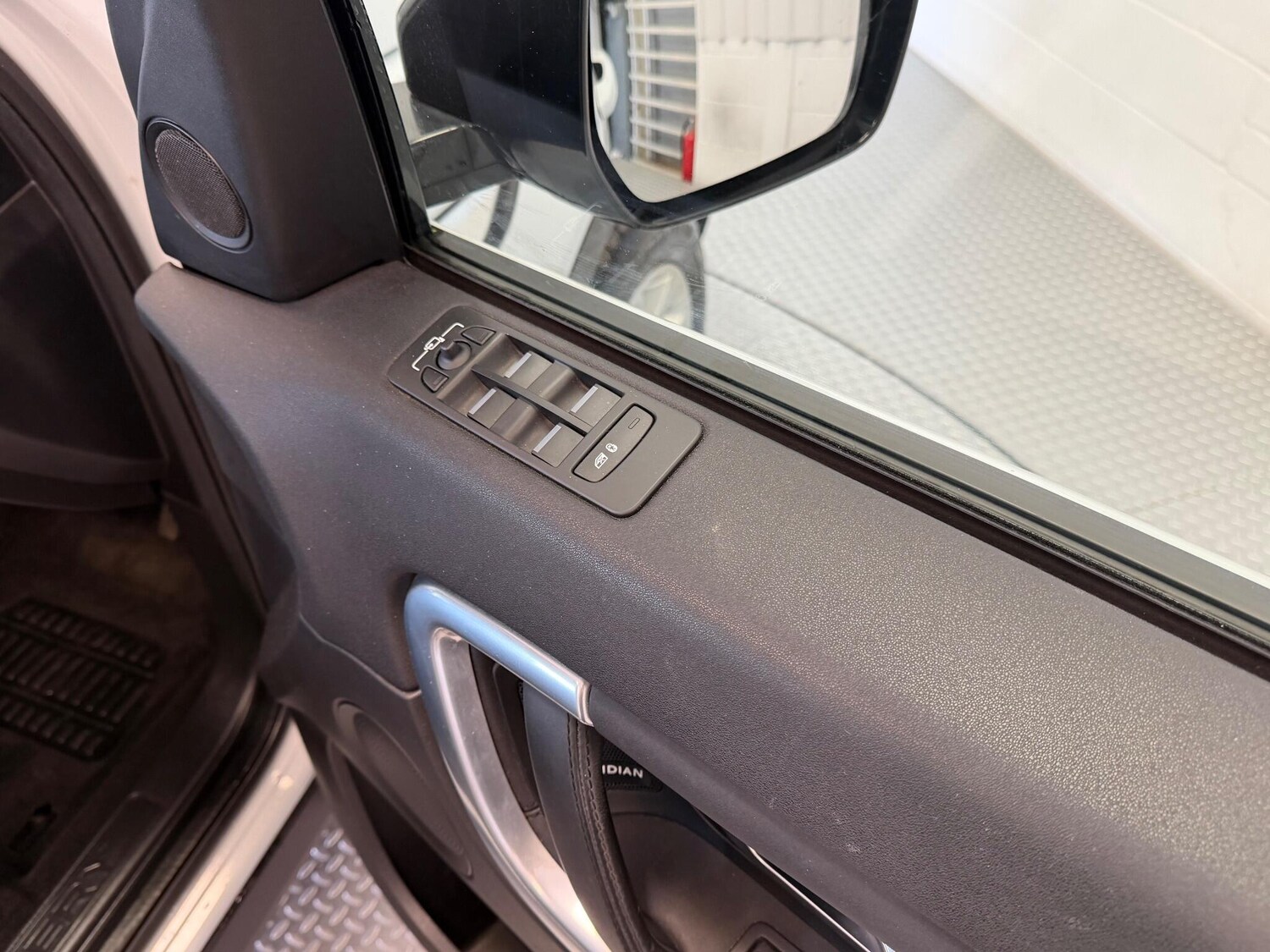 Used Land Rover Discovery Sport 2017 for sale - 76032309: Photo 23