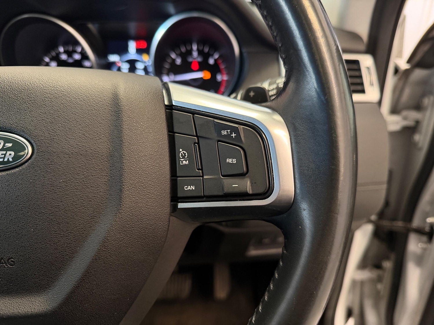 Used Land Rover Discovery Sport 2017 for sale - 76032309: Photo 30